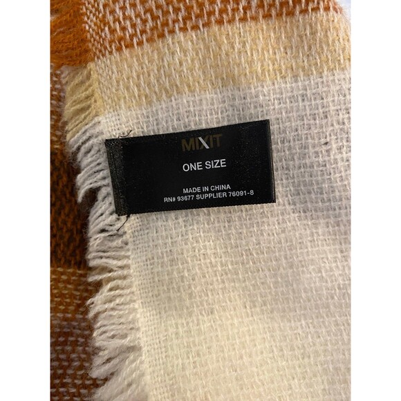 Scarf or Shawl Cream Tan & Black Neutral Colors Versatile Really Soft - Picture 6 of 6